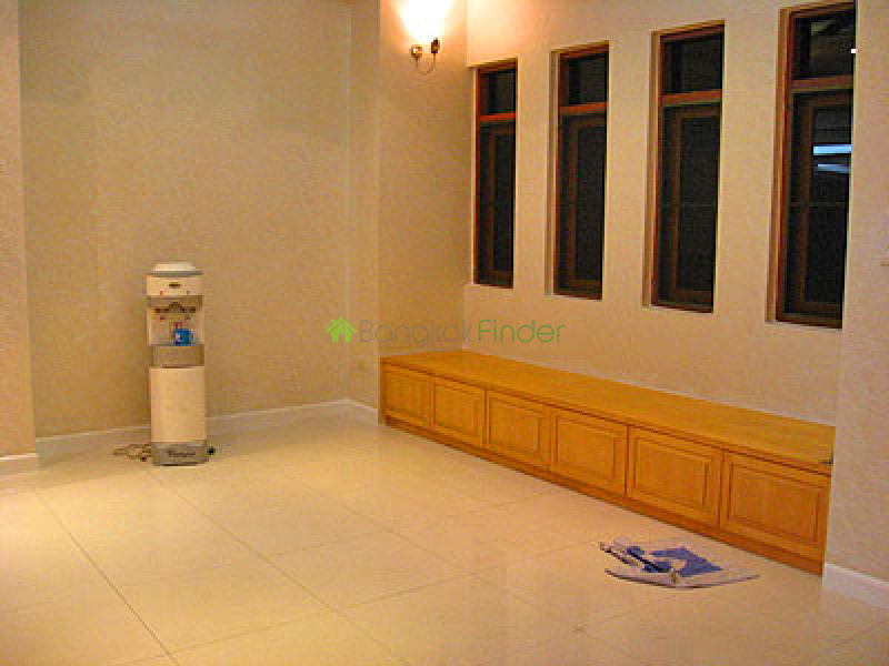 Sukhumvit, Bangkok, Thailand, 4 Bedrooms Bedrooms, ,4 BathroomsBathrooms,Town House,For Sale,5787